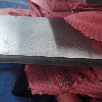 ASTM 276 TP316L Barra plana de aço inoxidável desenhada a frio 8 0*10*6000mm com linha de cabelo