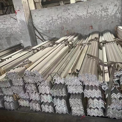 40x40x3mm ASTM A276 TP304 Barras de ângulo iguais e desiguais de aço inoxidável SS304 Barras de ângulo 18%Cr 8%Ni
